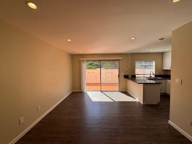 Building Photo - Spacious 4-Bedroom Townhome in Prime Clair...