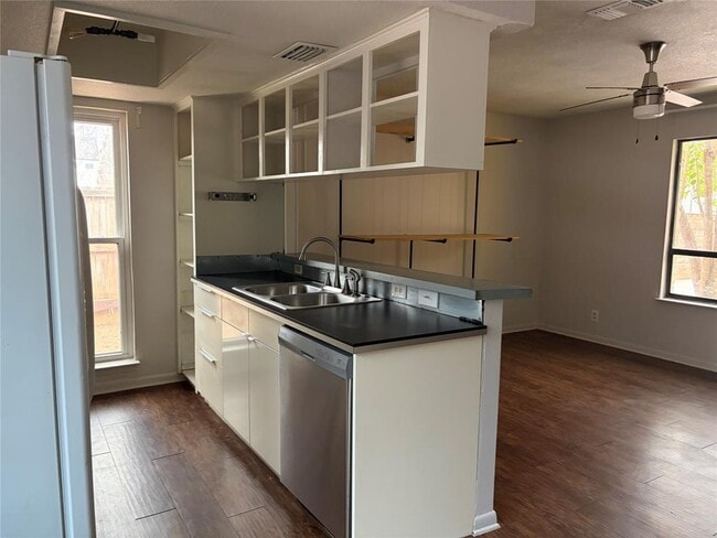 Building Photo - 7404 Bethune Ave