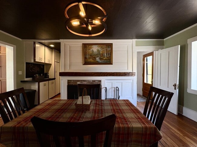 Building Photo - 337 ME-133