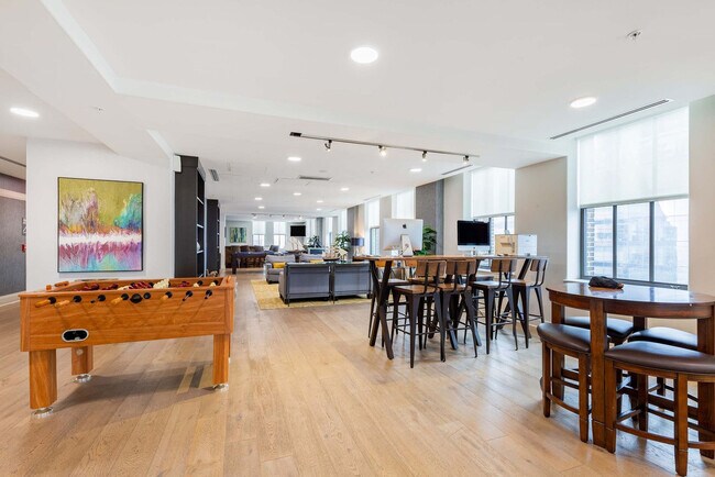 Building Photo - 10 Light St