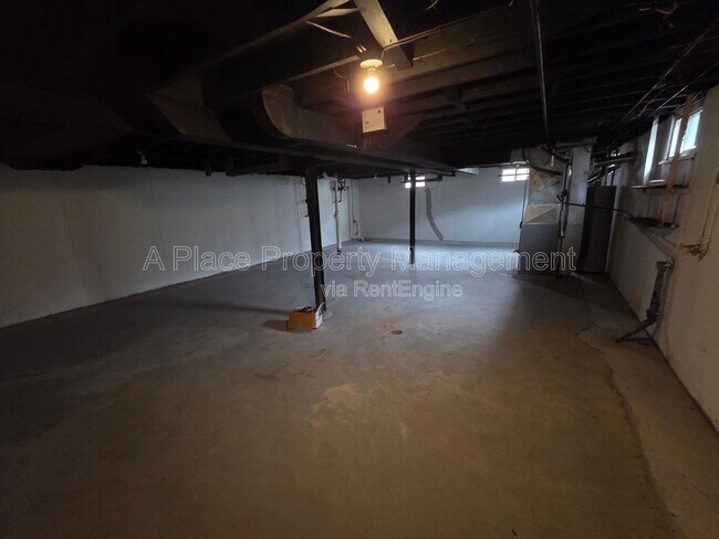 Building Photo - 204 Hawkesbury Dr