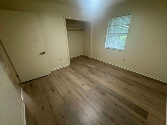 Building Photo - 3013 W La Rua St