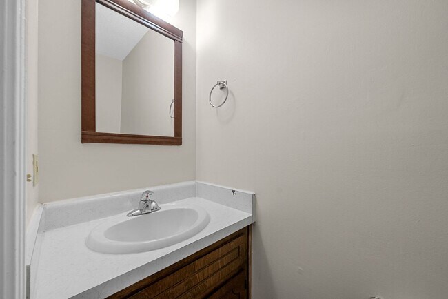 Building Photo - End Unit Ready for You to Call Home