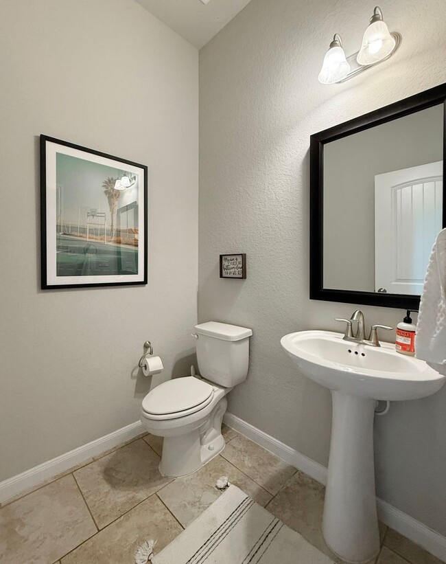 Building Photo - Beautiful 4/3.5 Home Available In Northwest San Antonio!