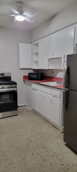 Full Kitchen - 1938 Fillmore St