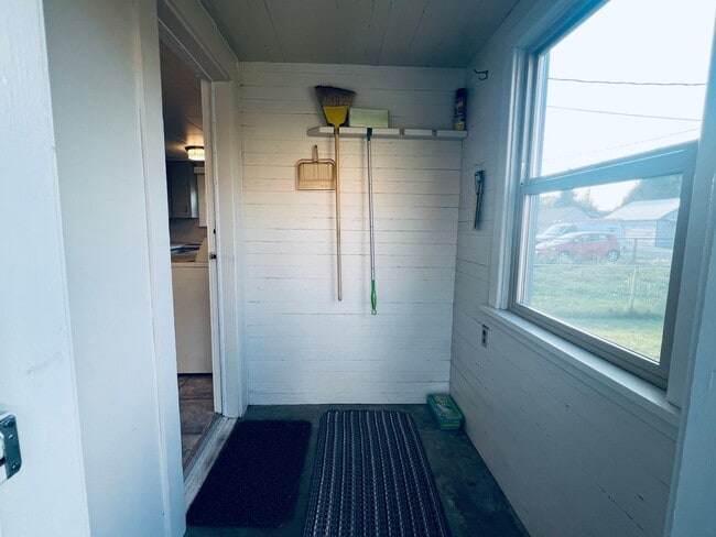Building Photo - 3 bedroom, 1 bath home Sedro-Woolley