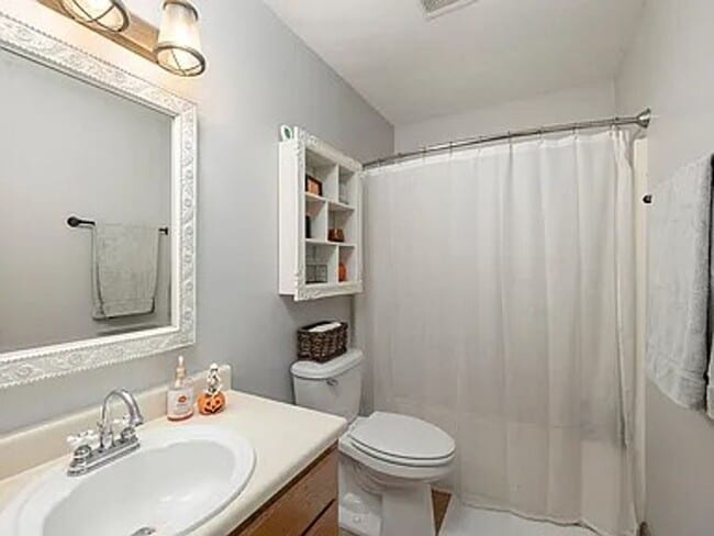 Building Photo - 3 Bed 2 Bath 2 Car Garage Available Now!!!