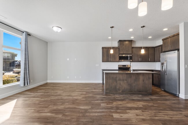 Building Photo - 7447 SE Chinquapin Dr