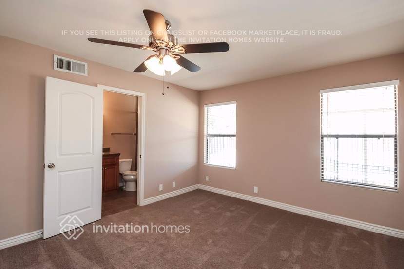 Building Photo - 9020 W Las Palmaritas Dr