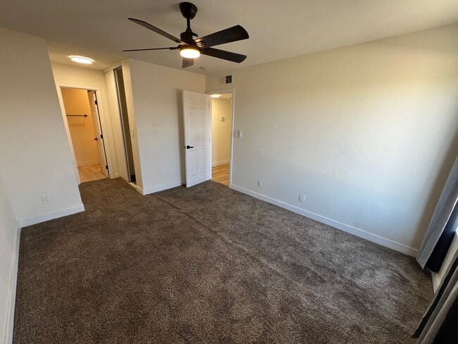Building Photo - 1534 Hialeah Dr