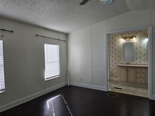 Building Photo - 7628 Northview Ln