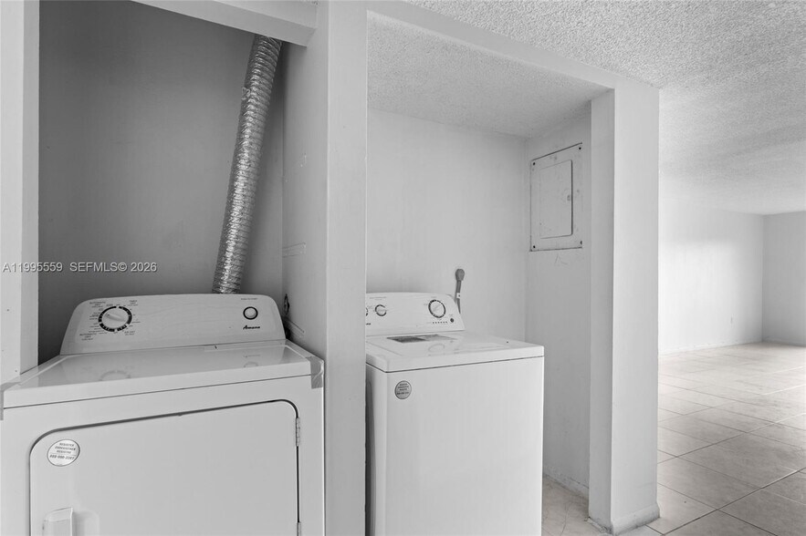 Building Photo - 14250 SW 62nd St
