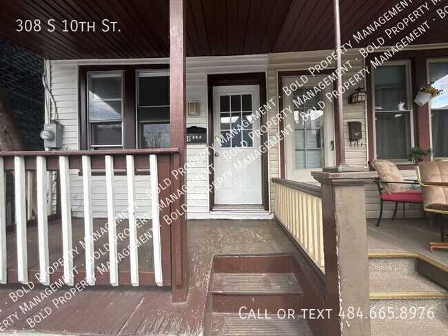 Building Photo - 308 S 10th St