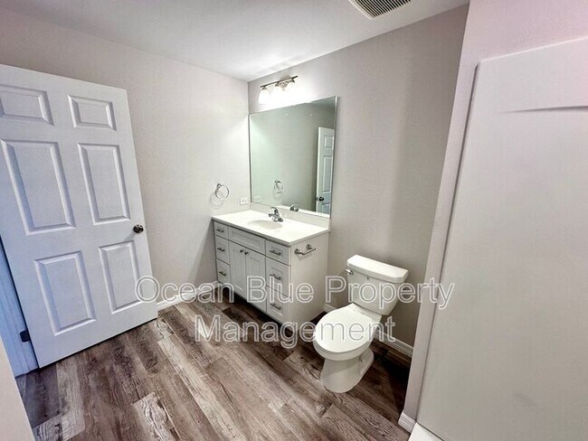 Building Photo - 2771 Royal Palm Ave