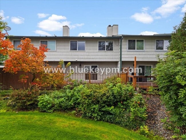 Building Photo - 3 Bed, 1.5 Bath Townhome in Hazel Dell Near Salmon Creek Regional Park