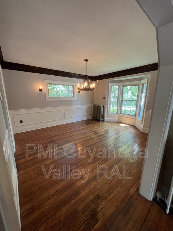 Building Photo - 358 Merriman Rd