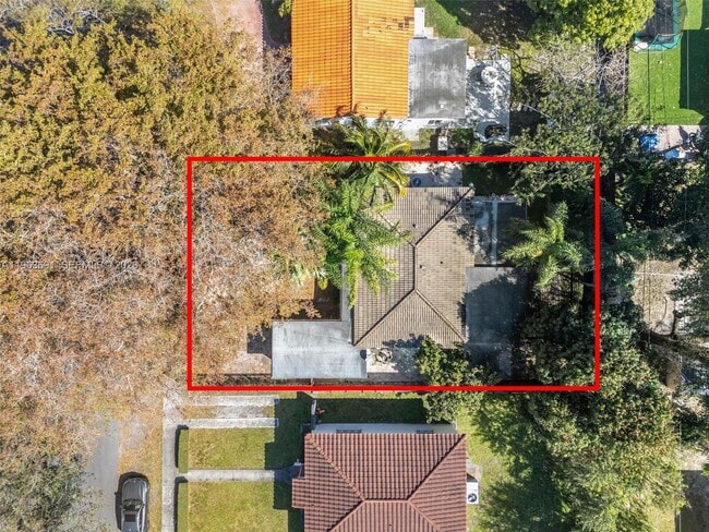 Building Photo - 4220 SW 13th St