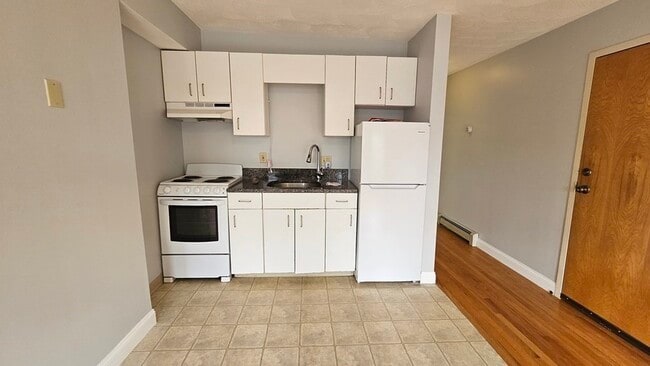 Building Photo - 73 River St