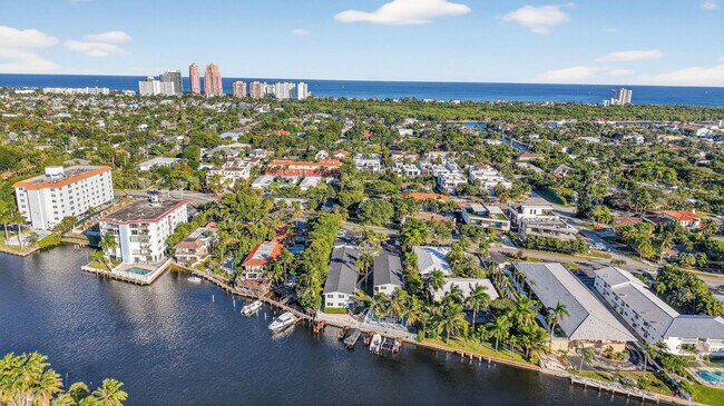 Building Photo - 1821 Middle River Dr