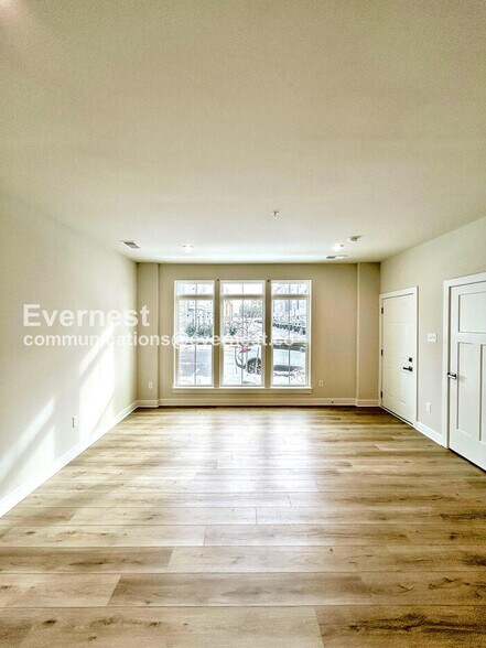 Building Photo - 12112 Calgary Lp