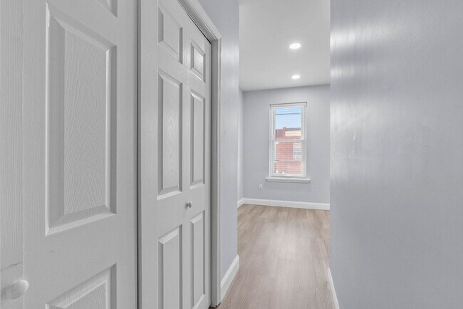 Building Photo - 1521 S 19th St