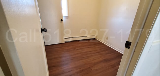 Building Photo - 2 Bedroom 1 Bath in Troy's HVCC Neighborhood