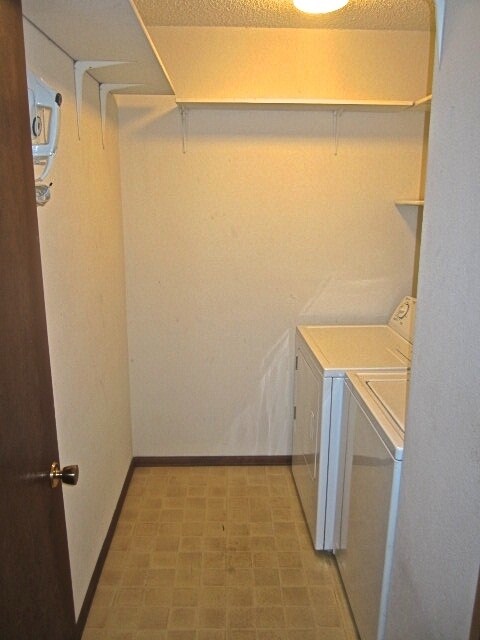 Building Photo - Pre-Lease 4 Bedroom 3.5 Bath Townhouse.
