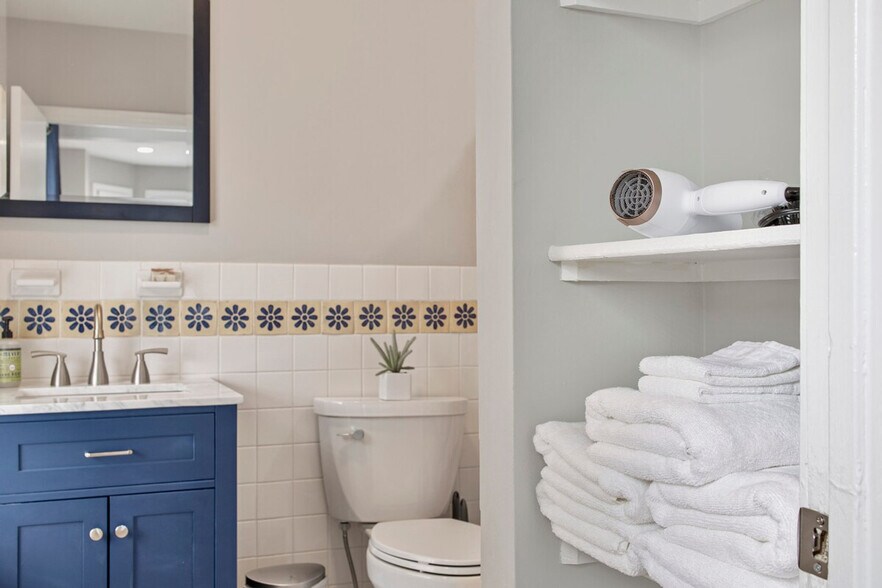 Building Photo - 350 North St