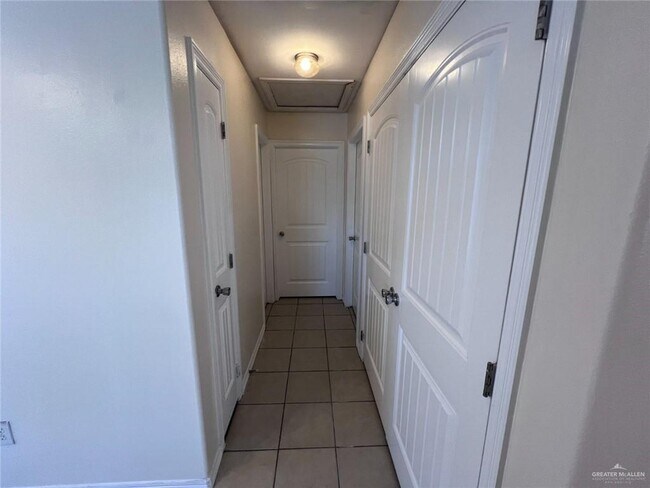 Building Photo - 20 Diamondhead Ave