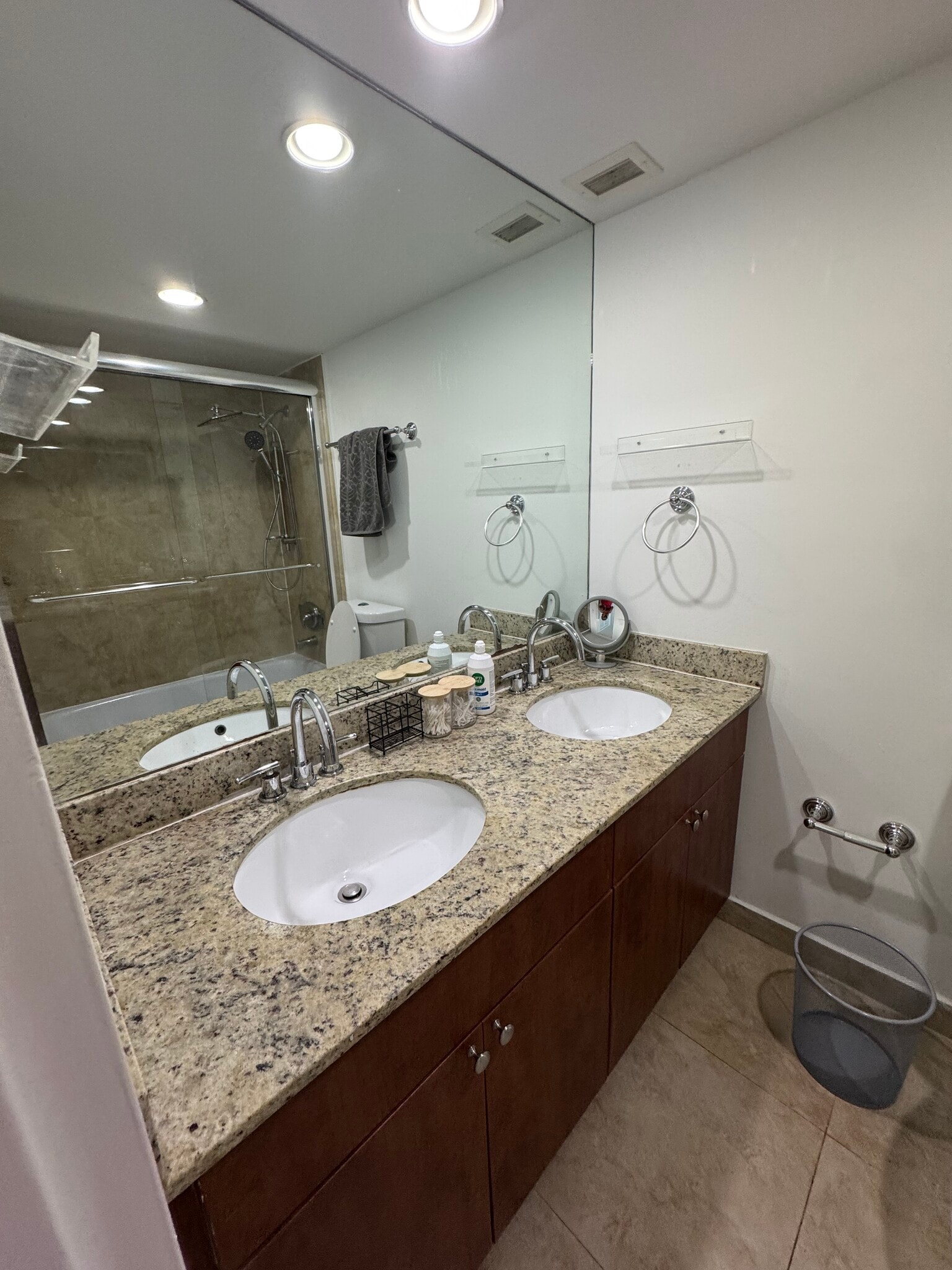 Building Photo - 3180 S Ocean Dr