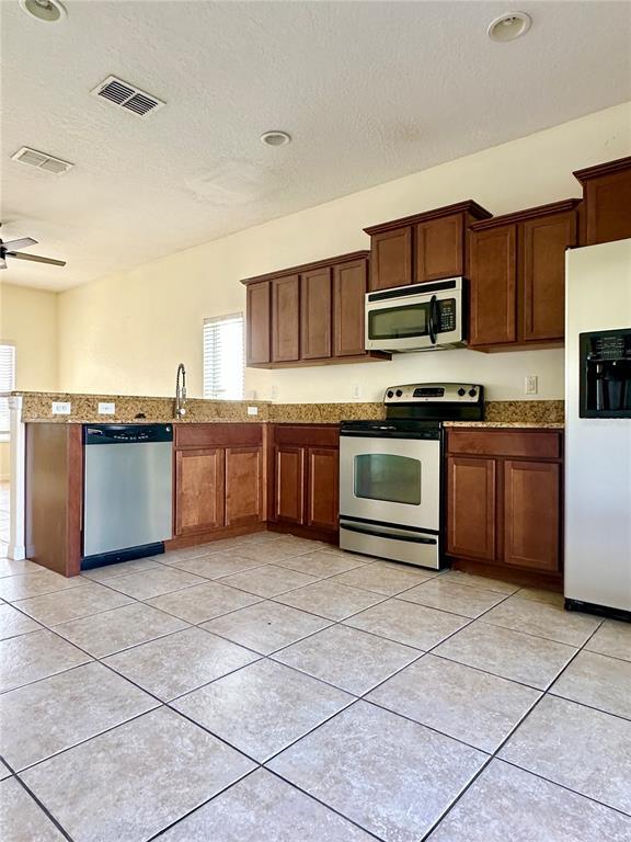 Building Photo - 20427 Needletree Dr