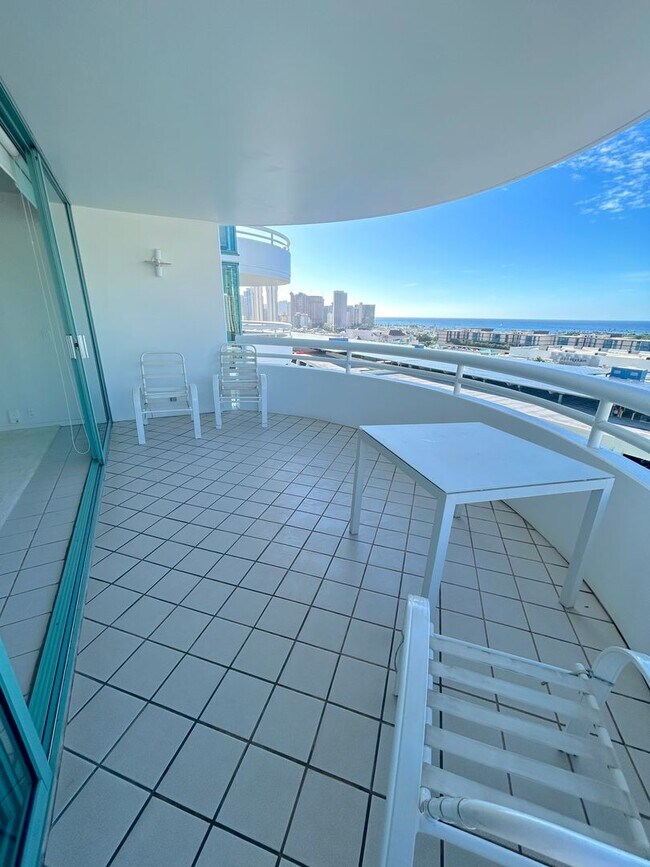 Building Photo - Large 19th Floor Unit with Ocean, City, Mo...