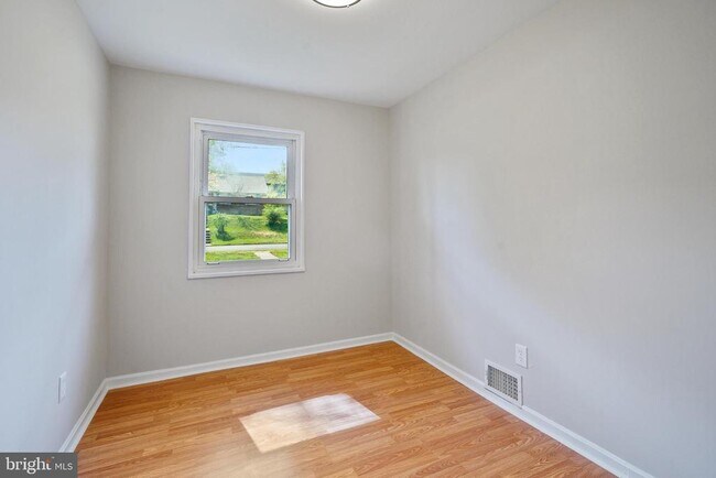 Building Photo - 7421 Nigh Rd