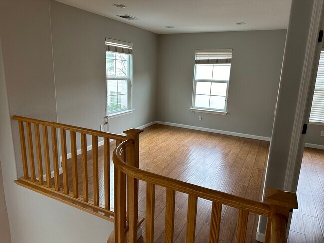 Building Photo - 2449 Milford Dr