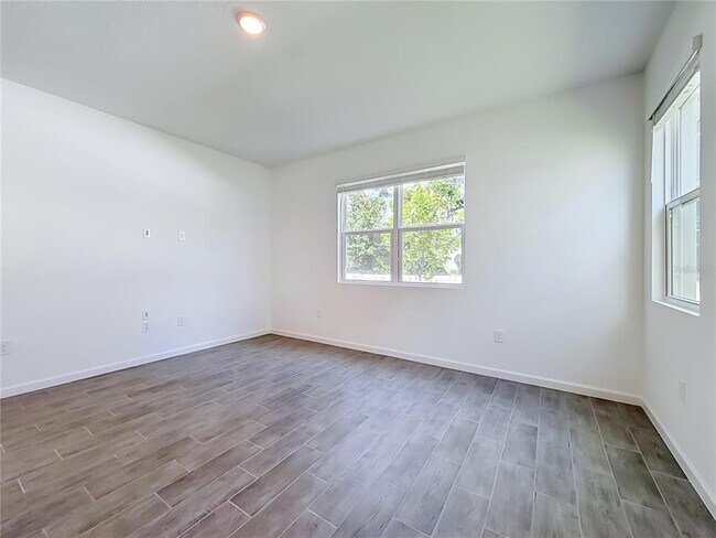 Building Photo - 770 Lake Dell Ave