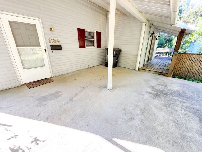 Building Photo - 2 Bedroom house near Mileground - Available 05/20/2026