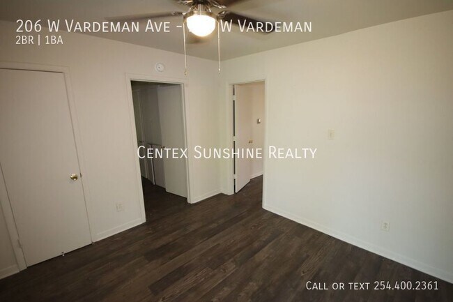 Building Photo - 206 W Vardeman Ave