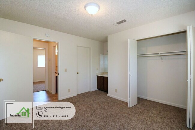 Building Photo - 333 Boulder Creek Dr