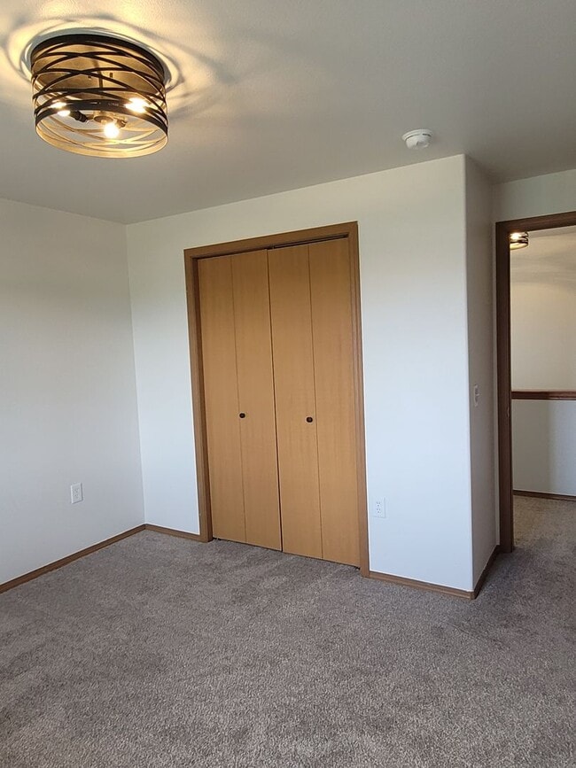 Building Photo - August Rent FREE - 4 Bedroom / Triple Car Garage