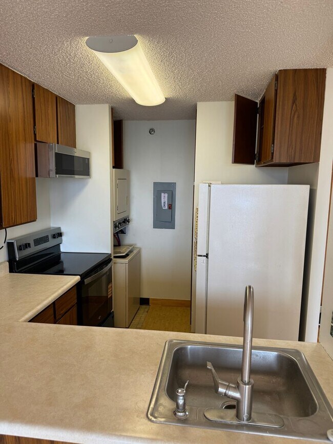 Building Photo - 2040 Nuuanu Ave