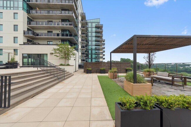 Building Photo - 701 Ridge Hill Boulevard