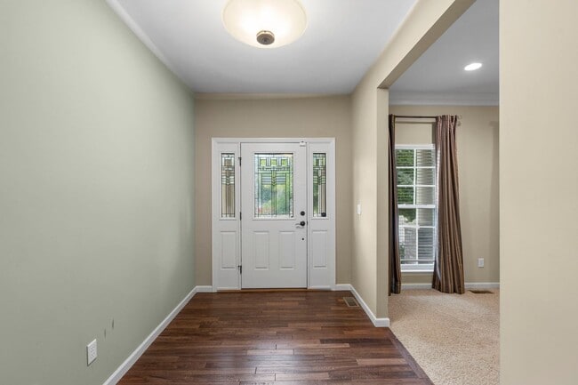 Building Photo - Stunning Former Display Home on a Quiet Cu...