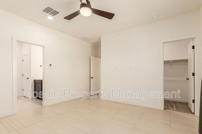Building Photo - 35208 W Santa Monica Ave