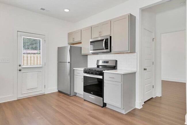 Building Photo - One Level Home with Garage and Fenced Backyard!