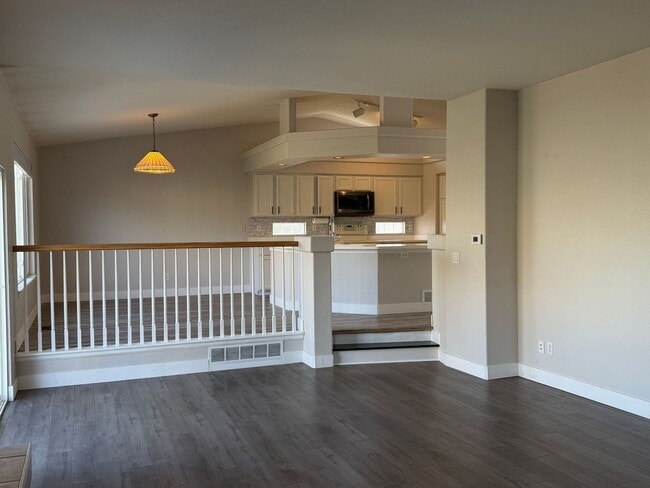 Building Photo - Spacious and Bright 3BD Home in Denver - Available Now