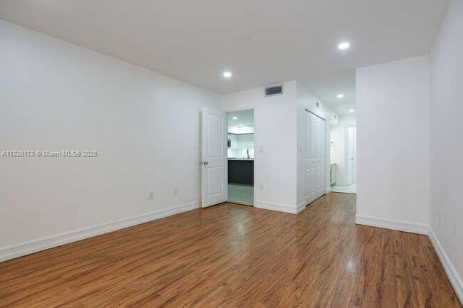 Building Photo - 7126 Ballantrae Ct