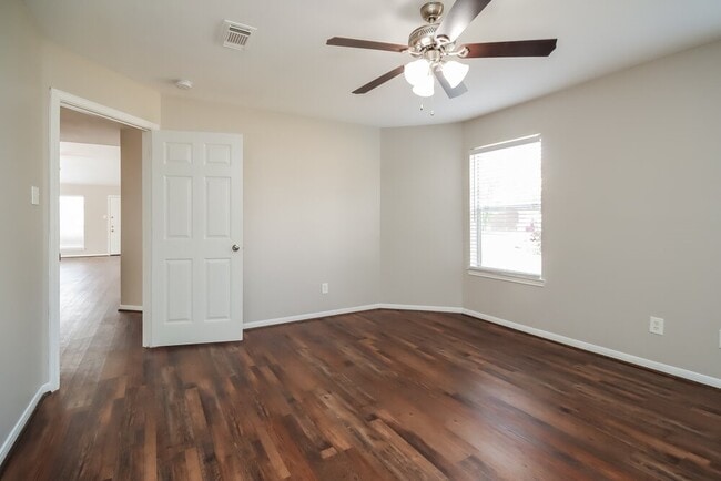 Building Photo - 7457 Parkland Manor Dr