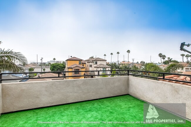 Building Photo - Georgous downtown Huntington Beach home