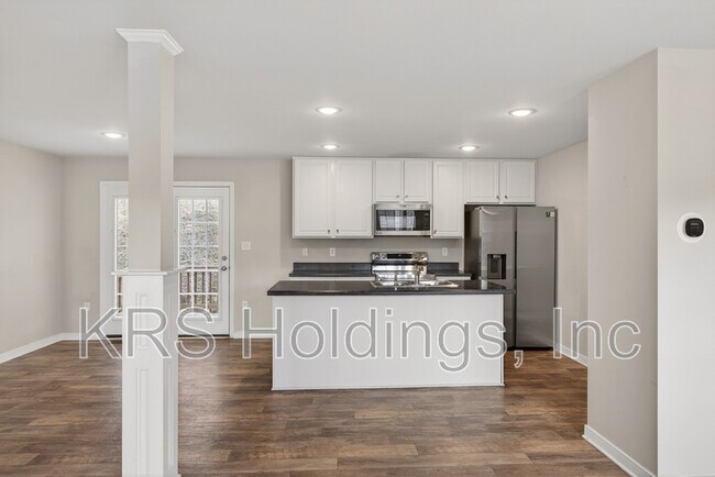 Building Photo - 6093 Flintstone Dr