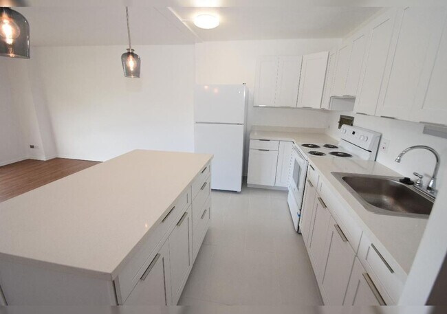 Building Photo - Queen Emma Gardens – 1-Bedroom Apartment f...